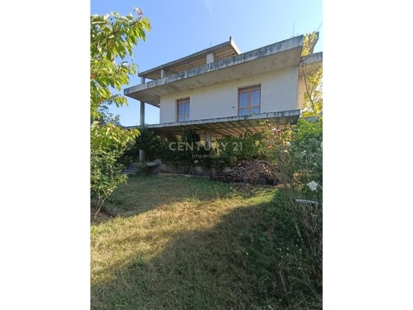 Tirane, shitet Vile 3 Katshe , 1.542 m² 400.000 € (ibe e poshtme)