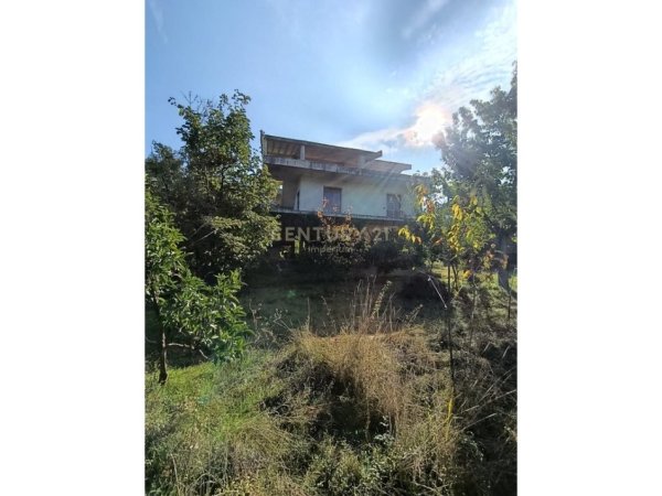 Tirane, shitet Vile 3 Katshe , 1.542 m² 400.000 € (ibe e poshtme)