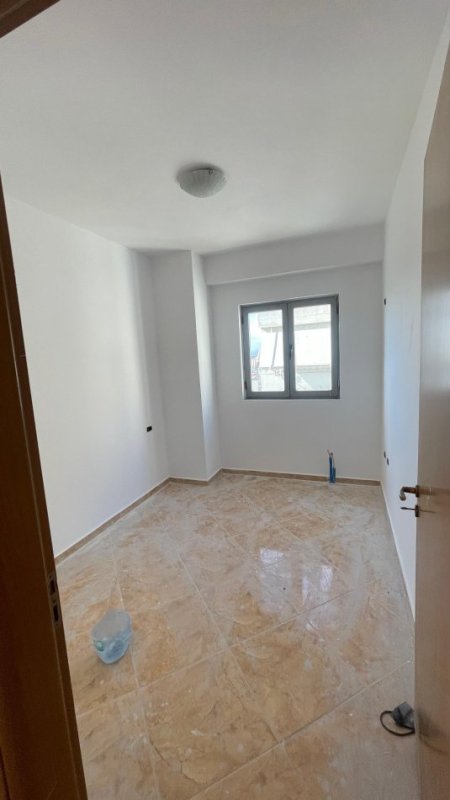 Tirane, shitet apartament 2+1+Ballkon Kati 4, 94 m² 130.000 € 