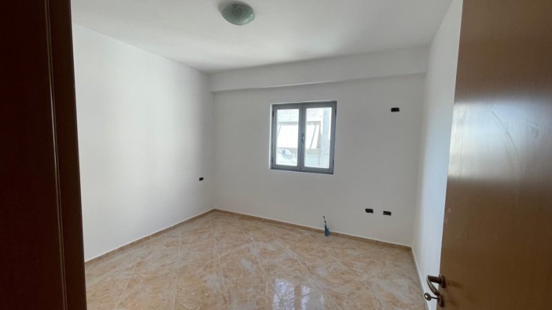 Tirane, shitet apartament 2+1+Ballkon Kati 4, 94 m² 130.000 € 