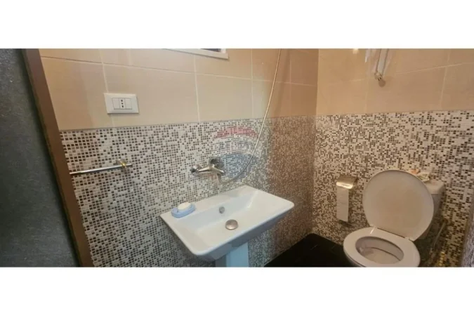 Tirane, shitet apartament 3+1+2+Ballkon , 91 m² 145.000 € (Rruga Ali Demi)