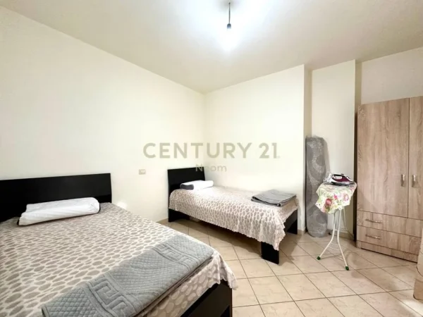 Tirane, jepet me qera apartament duplex 2+1+Ballkon Kati 4, 100 m² 600 € (kopshti zoologjik)