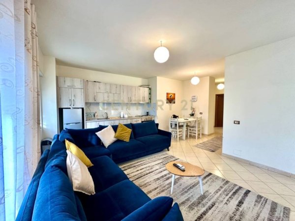 Tirane, jepet me qera apartament duplex 2+1+Ballkon Kati 4, 100 m² 600 € (kopshti zoologjik)