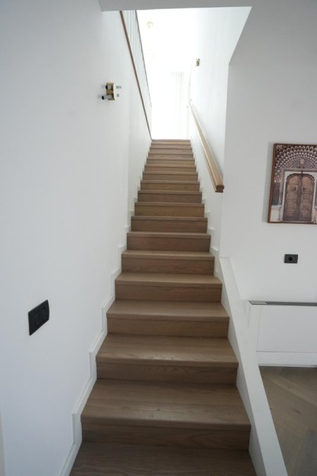 Elbasan, jap me qera Vile 3+1 , 450 m² 2.500 € (Elbasan)