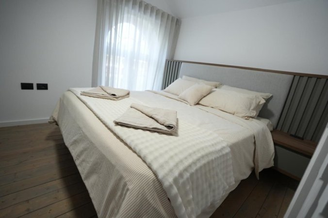 Elbasan, jap me qera Vile 3+1 , 450 m² 2.500 € (Elbasan)