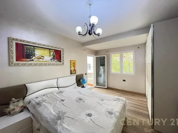 Tirane, jepet me qera 3 Katshe Kati 3, 292 m² 5.000 € 