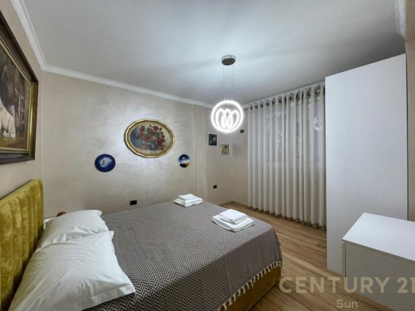 Tirane, jepet me qera 3 Katshe Kati 3, 292 m² 5.000 € 