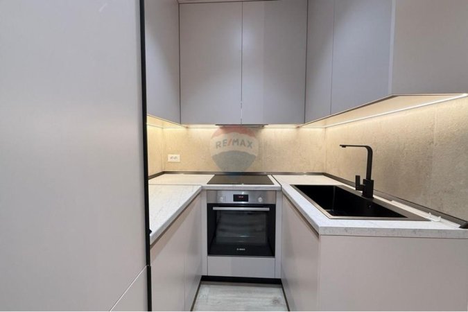 (242.000€) Tirane, shitet apartament 2+1+Ballkon , 81 m² (21 Dhjetori)