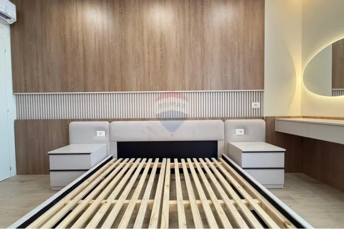 (242.000€) Tirane, shitet apartament 2+1+Ballkon , 81 m² (21 Dhjetori)