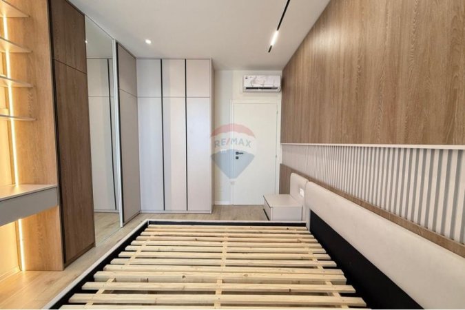 (242.000€) Tirane, shitet apartament 2+1+Ballkon , 81 m² (21 Dhjetori)