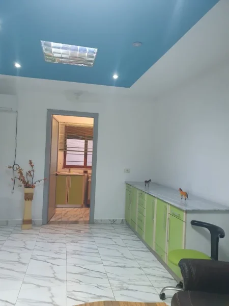 Tirane, jepet me qera garsonier Kati 1, 40 m² 300 € (Rruga Migjeni stacioni i fundit i Laprakes)