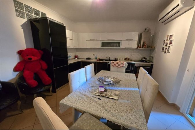 Vlore - Lungomare, shitet apartament 1+1 Kati 7, 87 m² 115.000 € 
