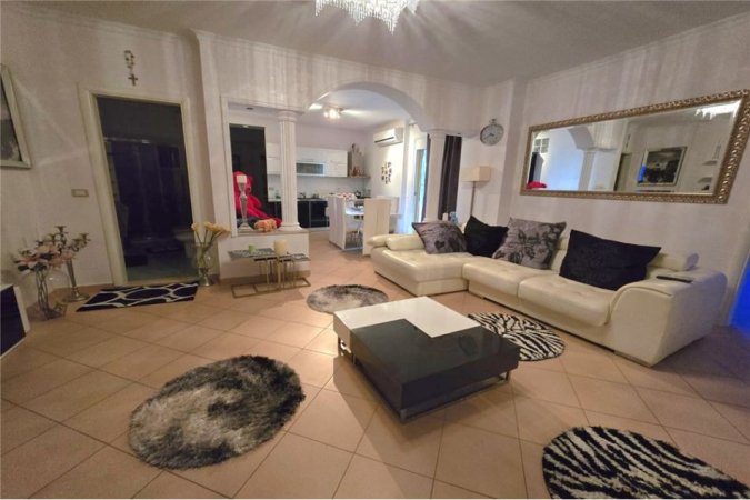 Vlore - Lungomare, shitet apartament 1+1 Kati 7, 87 m² 115.000 € 