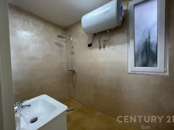 Tirane, jepet me qera Vile 3 Katshe Kati 3, 292 m² 5.000 € (Rr. Muhamed Gjollesha)