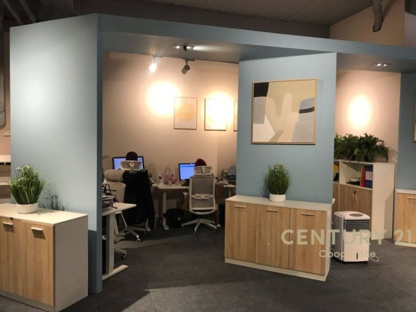 Tirane, jepet me qera zyre Kati 1, 144 m² 2.500 € (Kompleksi Condor)