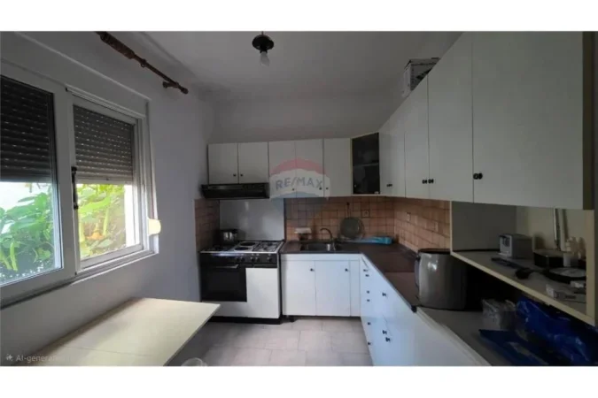 Vlore, shitet shtepi 3+1 Kati 0, 95.000 € (Pranë ish-fabrikës së tullave Rr.Demokracia (Rruga e Re), Vlorë)