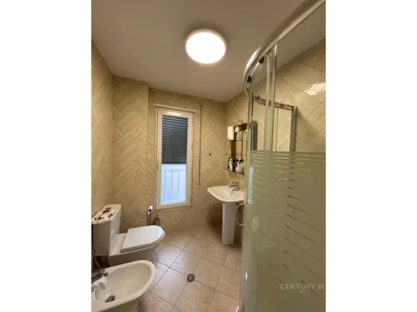 Tirane, jepet me qera apartament 3+1+Aneks+Ballkon Kati 3, 118 m² 1.100 € (21 Dhjetori)