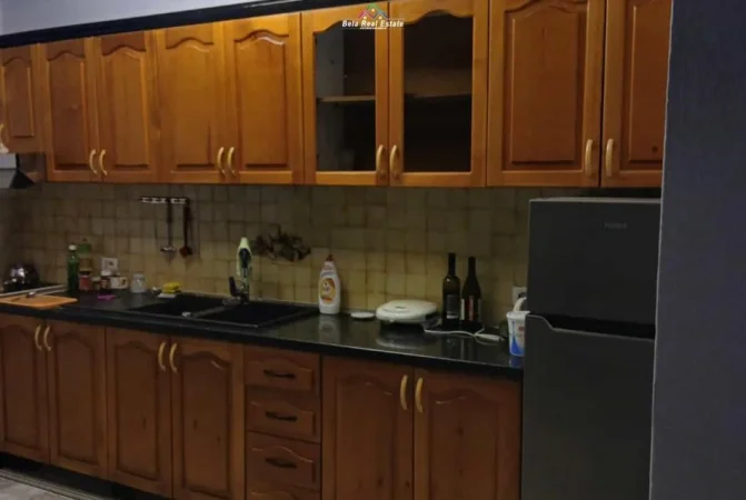 Tirane, jepet me qera apartament 5+1 , 270 m² 2.000 € (Rruga Don bosko)