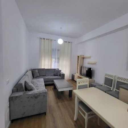 Tirane, jepet me qera apartament 2+1+Ballkon Kati 6, 77 m² 500 € (Kompleksi Kadiu)