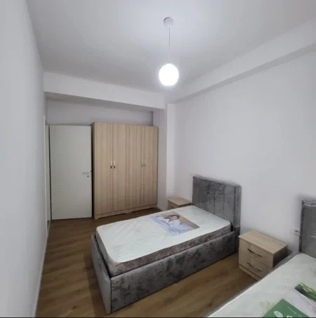 Tirane, jepet me qera apartament 2+1+Ballkon Kati 6, 77 m² 500 € (Kompleksi Kadiu)
