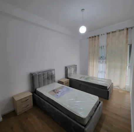 Tirane, jepet me qera apartament 2+1+Ballkon Kati 6, 77 m² 500 € (Kompleksi Kadiu)