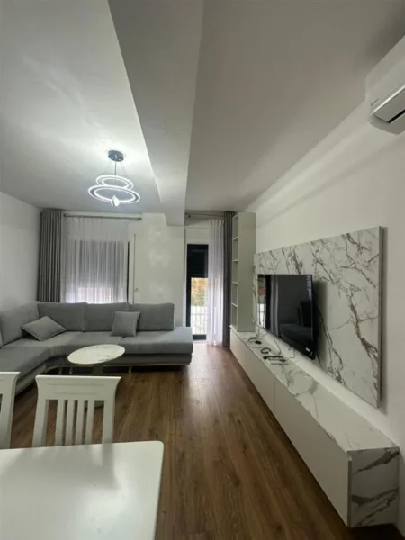 Tirane, jepet me qera apartament 1+1 Kati 3, 81 m² 700 € (KODRA DIELLIT 2)
