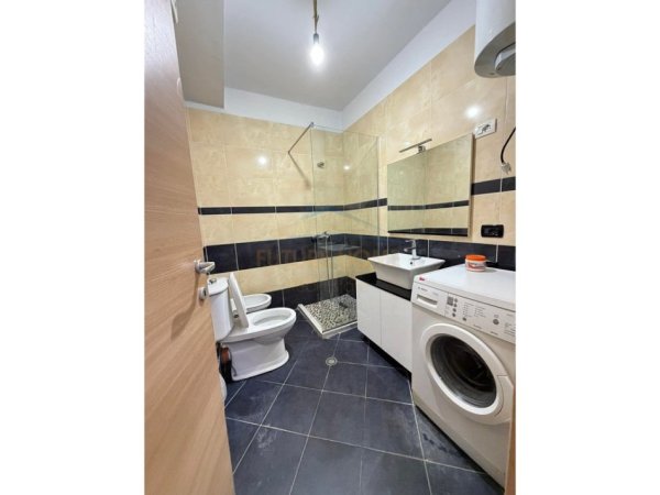 Tirane, jepet me qera apartament 2+1 Kati 4, 80 m² 400 € (FRESK)
