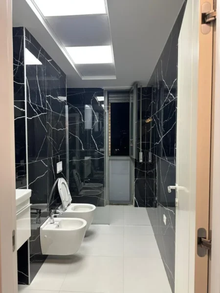Tirane, jepet me qera apartament 2+1+Aneks+Ballkon , 800 € (don bosko)