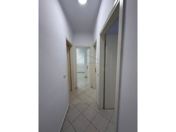 Tirane, jap me qera ambjent biznesi Kati 1, 75 m² 600 € (GJIMNAZI PETRO NINI LUARASI)