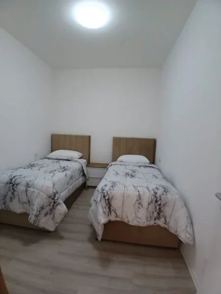 Tirane, jepet me qera apartament 2+1 Kati 4, 76 m² 800 € (Zogu i Zi)