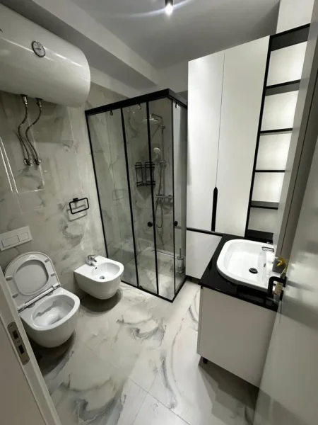 Tirane, jepet me qera apartament 3+1+Ballkon Kati 2, 130 m² 1.100 € (Liqeni i Thate)