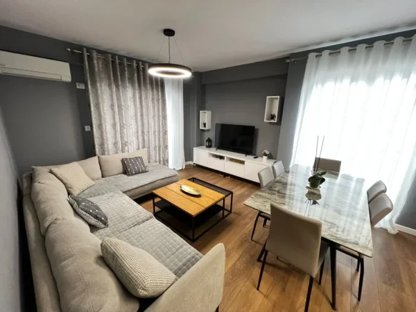 Tirane, jepet me qera apartament 2+1 Kati 6, 85 m² 800 € (Rruga Jordan Misja)