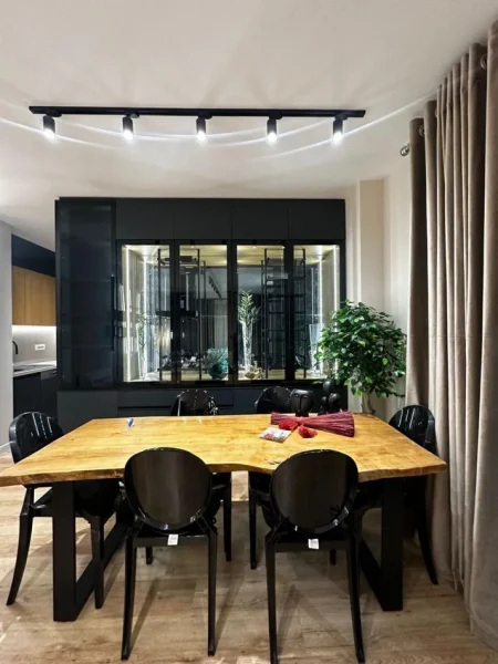 Tirane, jepet me qera apartament 3+1+Ballkon Kati 2, 130 m² 1.100 € (Liqeni i Thate)