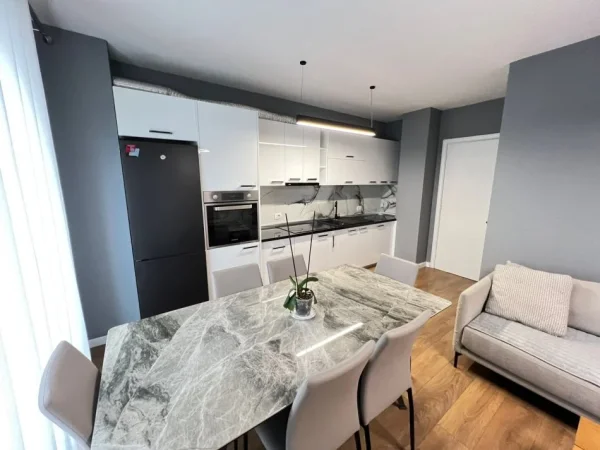 Tirane, jepet me qera apartament 2+1 Kati 6, 85 m² 800 € (Rruga Jordan Misja)