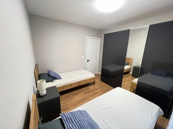 Tirane, jepet me qera apartament 2+1 Kati 6, 85 m² 800 € (Rruga Jordan Misja)