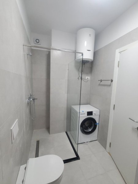 Tirane, jepet me qera apartament 2+1+Ballkon Kati 1, 120 m² 1.300 € (LIQENI I THATË)