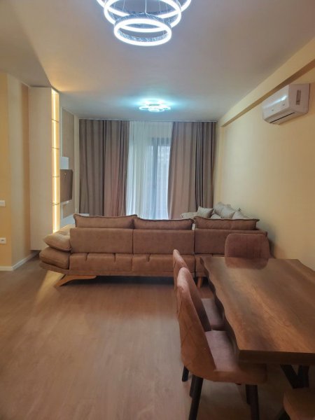 Tirane, jepet me qera apartament 2+1+Ballkon Kati 1, 120 m² 1.300 € (LIQENI I THATË)
