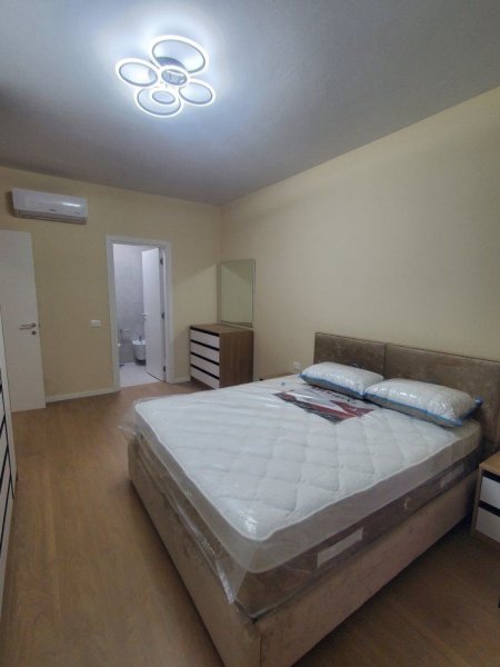 Tirane, jepet me qera apartament 2+1+Ballkon Kati 1, 120 m² 1.300 € (LIQENI I THATË)