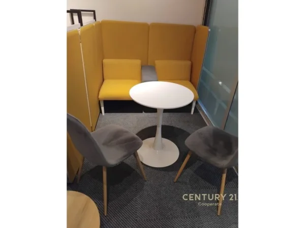 Tirane, jepet me qera zyre Kati 1, 144 m² 2.500 € (Ish Parku)