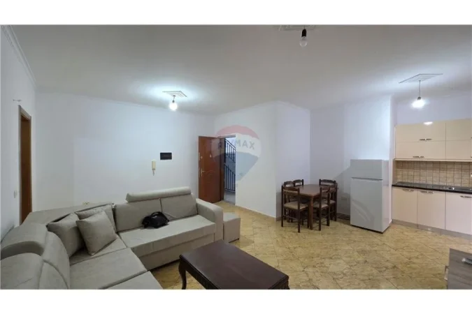 Vlore, jepet me qera apartament 2+1 Kati 3, 94 m² 450 € (Rr. e Çipajve, pranë Nisatel, Vlorë)
