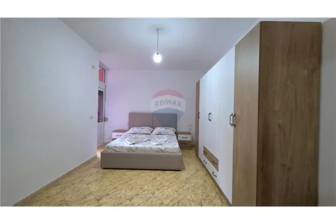 Vlore, jepet me qera apartament 2+1 Kati 3, 94 m² 450 € (Rr. e Çipajve, pranë Nisatel, Vlorë)