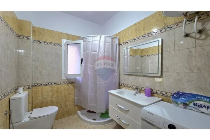 Vlore, jepet me qera apartament 2+1 Kati 3, 94 m² 450 € (Rr. e Çipajve, pranë Nisatel, Vlorë)