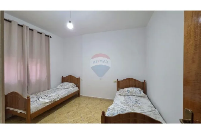 Vlore, jepet me qera apartament 2+1 Kati 3, 94 m² 450 € (Rr. e Çipajve, pranë Nisatel, Vlorë)