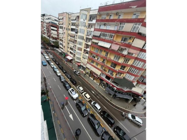 Tirane, jepet me qera apartament 2+1+Ballkon Kati 5, 106 m² 500 € (Unaza e Re)