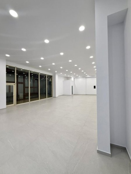 Tirane, shitet ambjent biznesi Kati 0, 166 m² 1.164.000 € (Rruga e Kavajes)