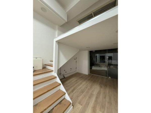 Tirane, jepet me qera ambjent biznesi Kati 0, 70 m² 1.000 € (Rruga Him Kolli)