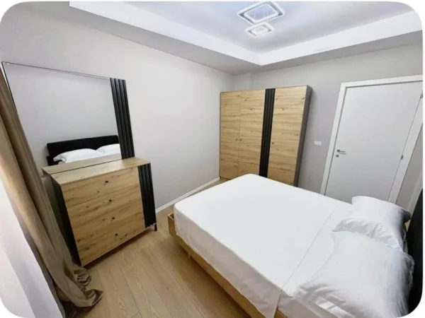 Tirane, jepet me qera apartament 2+1 Kati 1, 75 m² 800 € (Gjon Buzuku)
