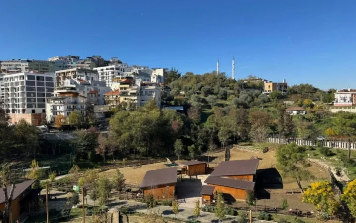 Tirane, jepet me qera apartament 2+1+Ballkon , 110 m² 1.200 € (Kopshti Zoologjik)