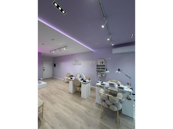 Tirane, jepet me qera ambjent biznesi Kati 0, 38 m² 630 € (Neom127141)