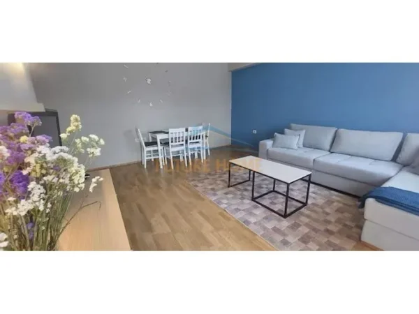 Tirane, jepet me qera apartament 1+1+Ballkon Kati 5, 64 m² 625 € (Kompleksi Halili Selvia)